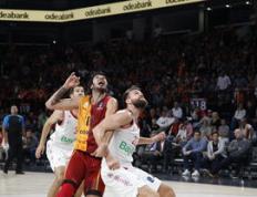 PG电子官网-德国拜仁慕尼黑俱乐部主教练突然因病请假，球队未来能否应对这场风波？